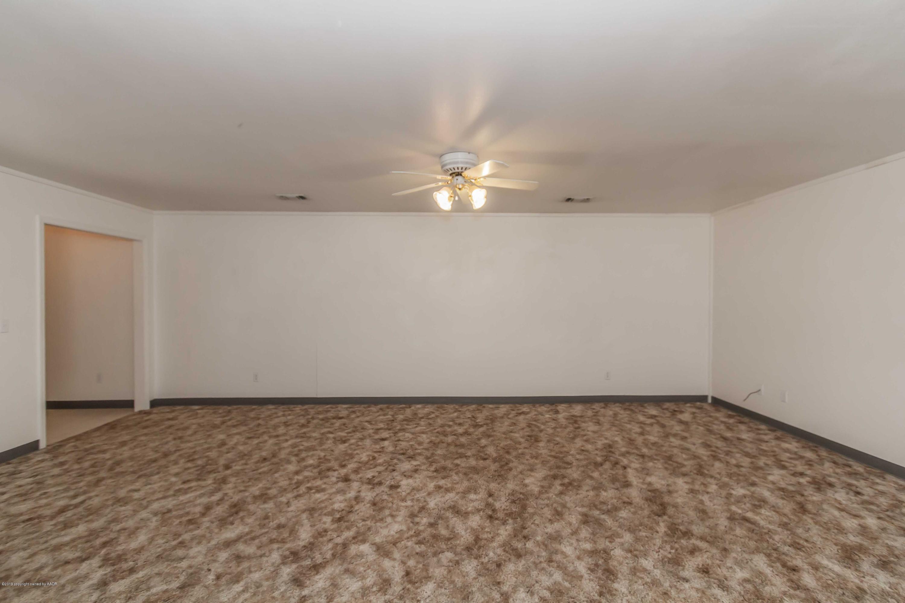 63 Valleyview Road Canyon, TX 79015 - Photo 7 of 29 LIVING ROOM VIEW 3