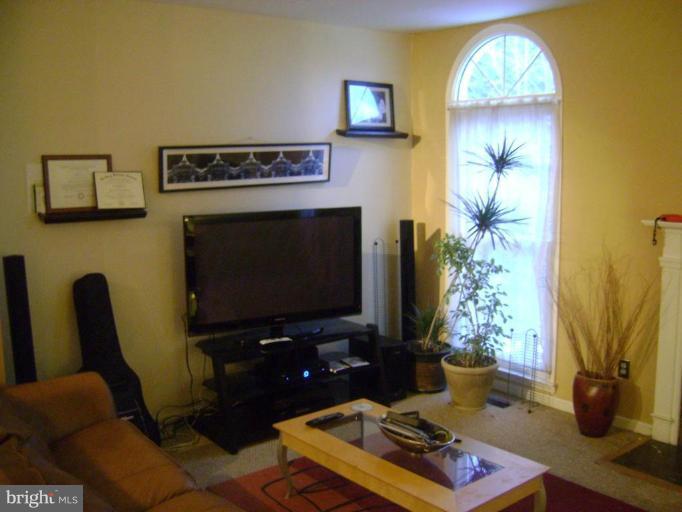 46943 Rabbitrun Terrace Sterling, VA 20164 - Photo 3 of 10 Living Room #2