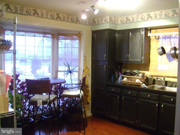 46943 Rabbitrun Terrace Sterling, VA 20164 - Photo 6 of 10 Kitchen