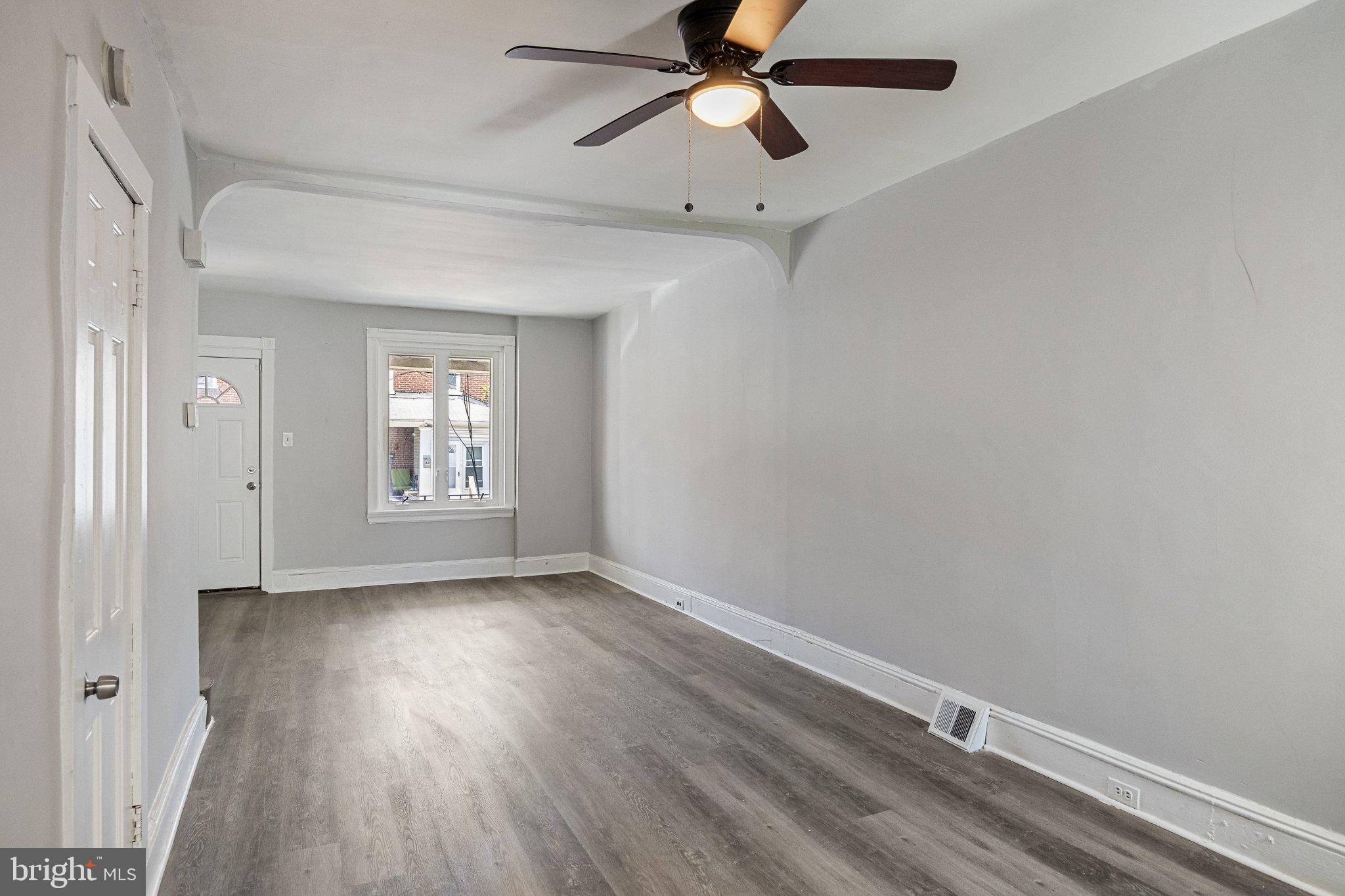 59 North Keystone Avenue Upper Darby, PA 19082 - Photo 9 of 27 Spacious room with natural light.
