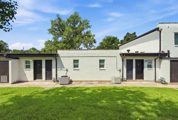 $1,095 | 1919 20th Street, Huntsville, TX 77340