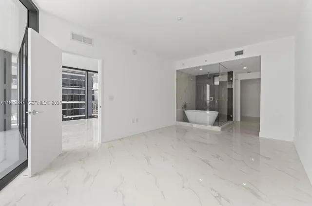 a view of a big room with closet and windows