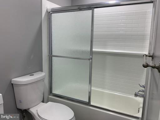 1785 Jonathan Way, Unit B Reston, VA 20190 - Photo 18 of 35 a white toilet sitting next to a bath tub
