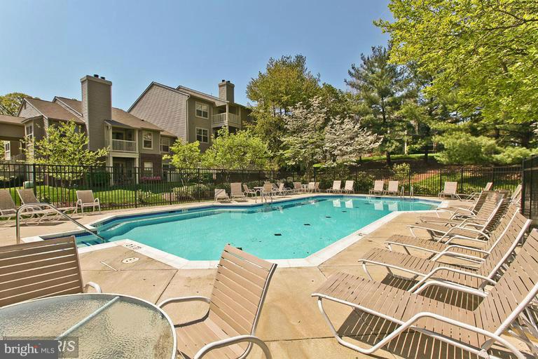 1785 Jonathan Way, Unit B Reston, VA 20190 - Photo 26 of 35 a view of a swimming pool with a patio