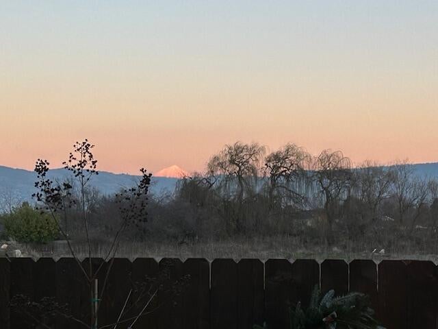 1653 Thomas Road Medford, OR 97501 - Photo 6 of 54 Sunrise
