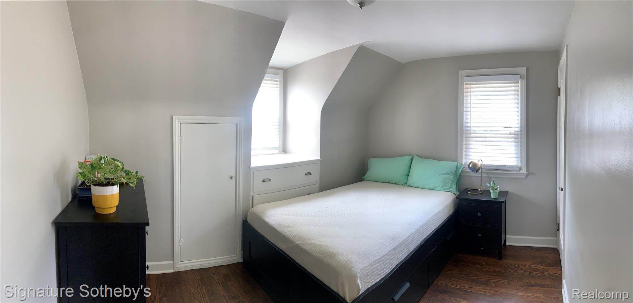 1574 Columbia Road Berkley, MI 48072 - Photo 14 of 16 columbia 2nd bedroom.jpg
