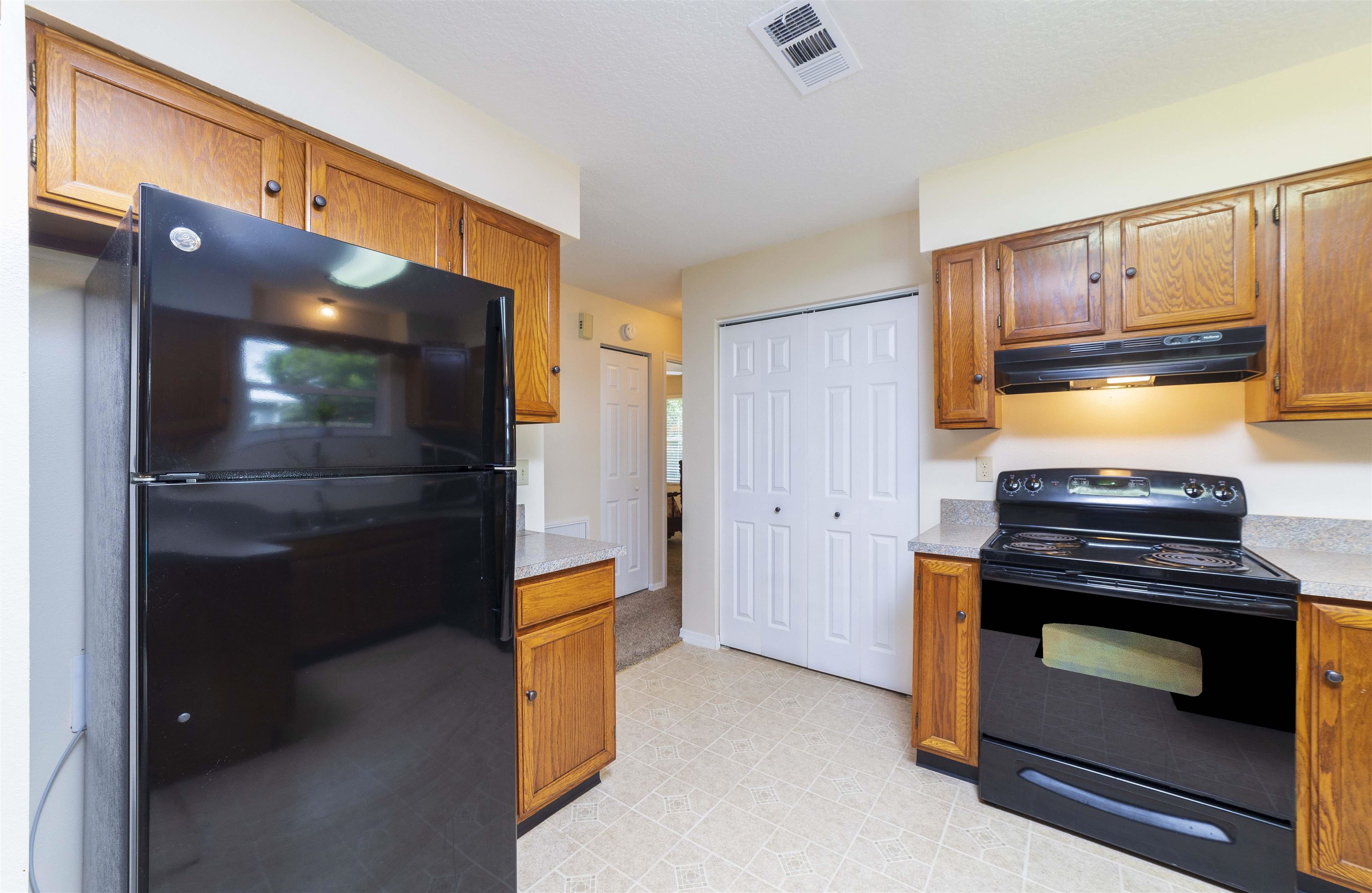 208 Jasmine Road St. Augustine, FL 32086 - Photo 13 of 34 a kitchen with a refrigerator and a stove