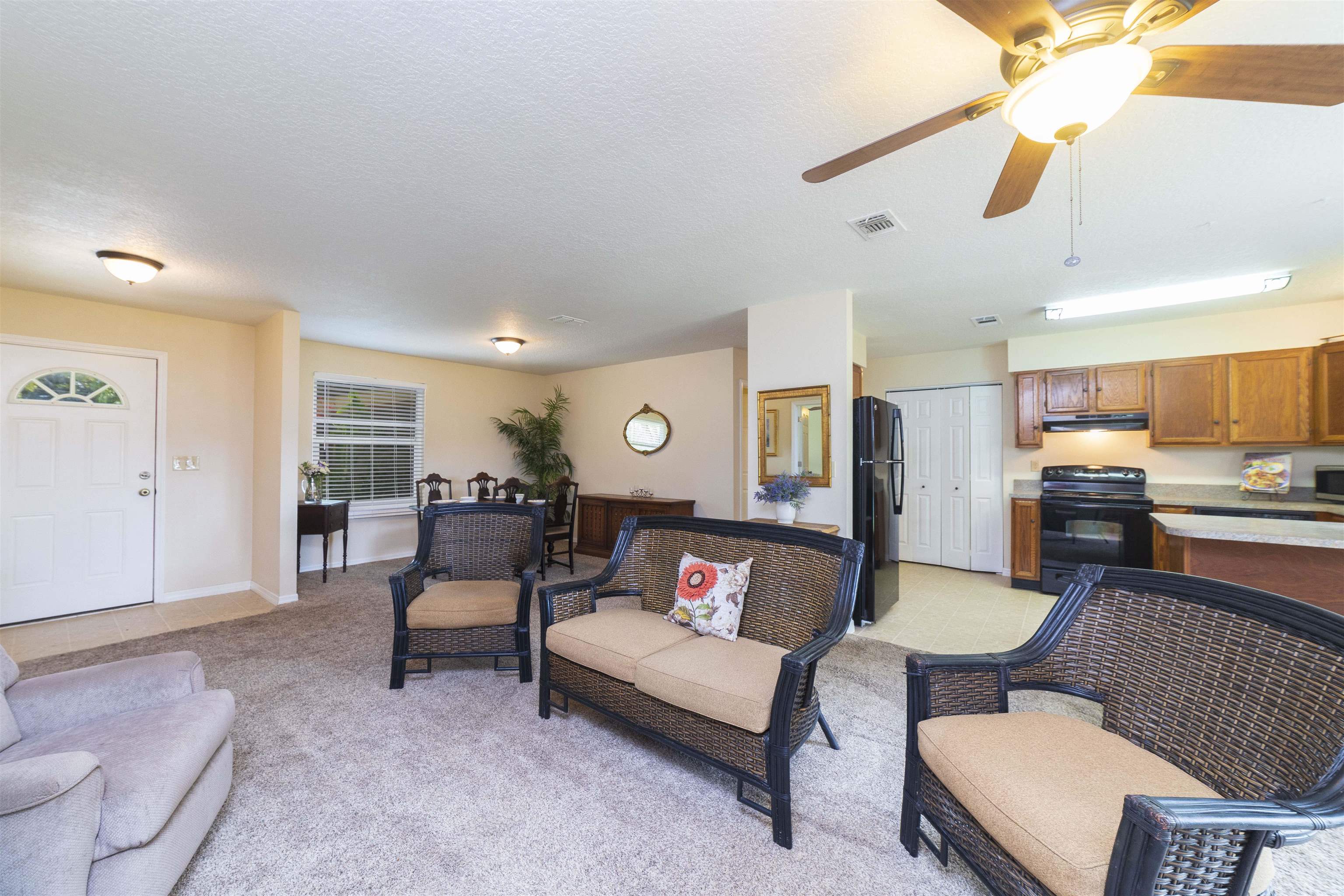 208 Jasmine Road St. Augustine, FL 32086 - Photo 2 of 34 a living room with furniture and kitchen view