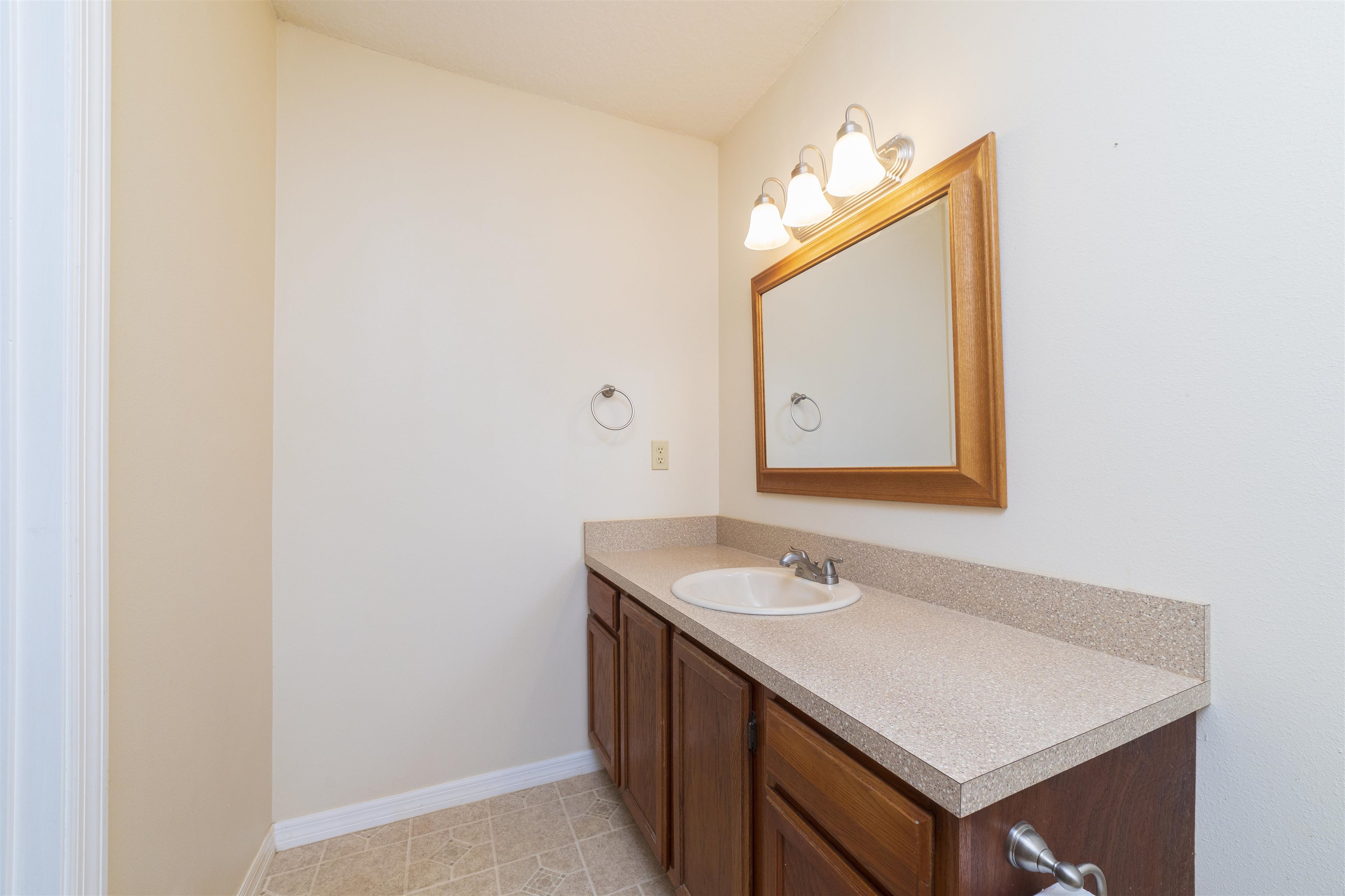 208 Jasmine Road St. Augustine, FL 32086 - Photo 21 of 34 a bathroom with a sink vanity and a mirror