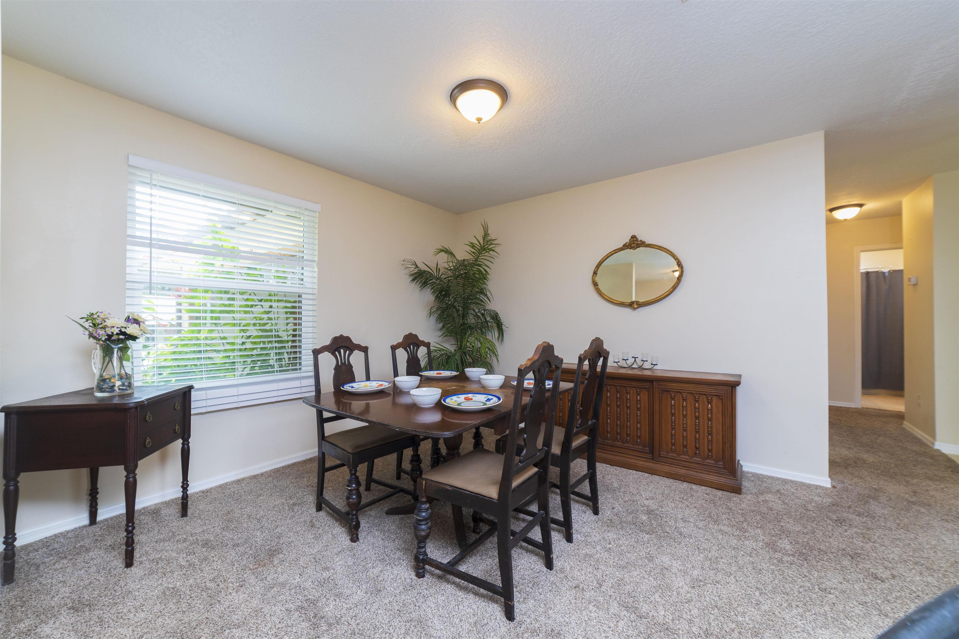 208 Jasmine Road St. Augustine, FL 32086 - Photo 7 of 34 a view of a dining room with furniture