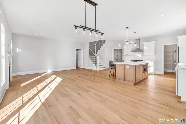 $859,900 | 4 Woods View Lane, Shelton, CT 06484