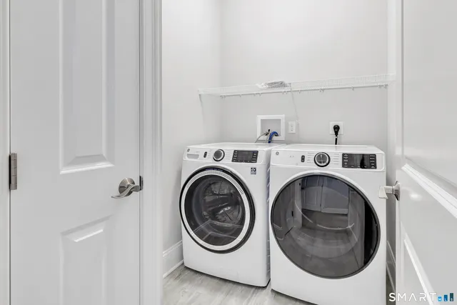 $859,900 | 4 Woods View Lane, Shelton, CT 06484