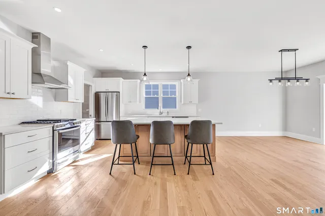 $859,900 | 4 Woods View Lane, Shelton, CT 06484