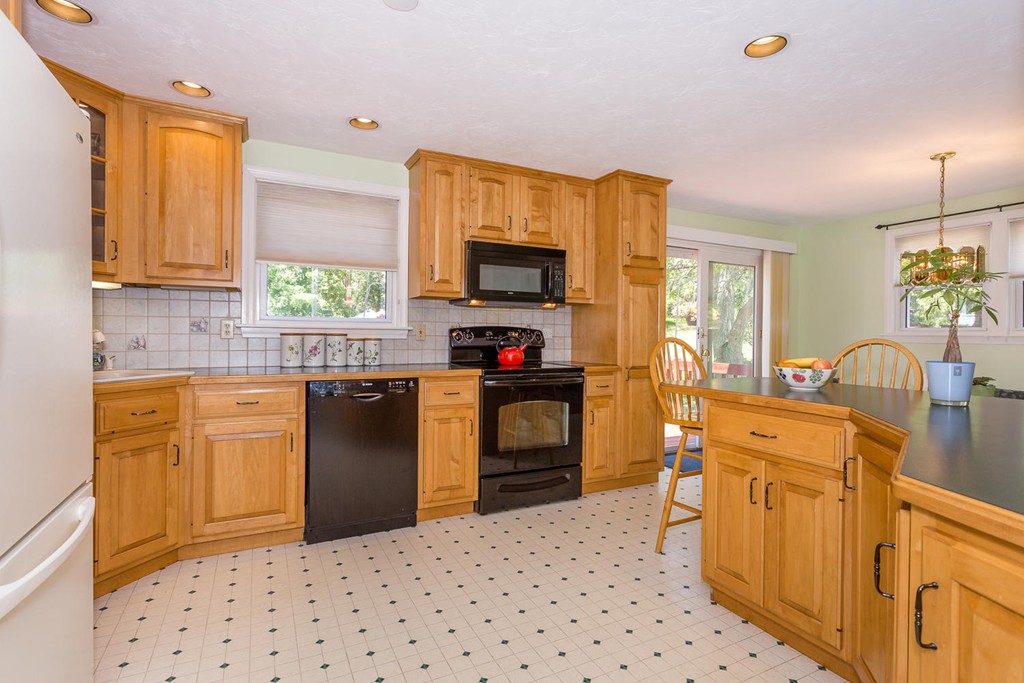 7 Westdale Road Canton, MA 02021 - Photo 8 of 25 Gallery Image 8