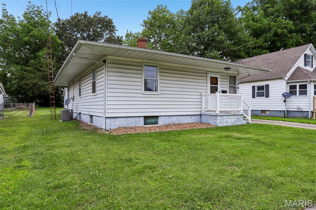 306 South 2nd Street Benld, IL 62009 - Photo 2 of 26