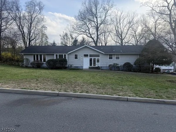 $995,000 | 106 Dogwood Drive, Oakland, NJ 07436