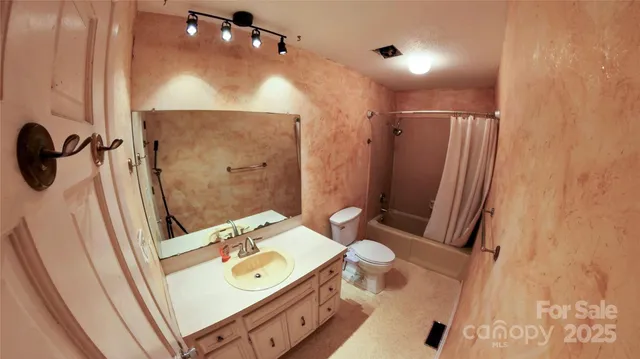 $400,000 | 510 4th Avenue Northeast, Conover, NC 28613