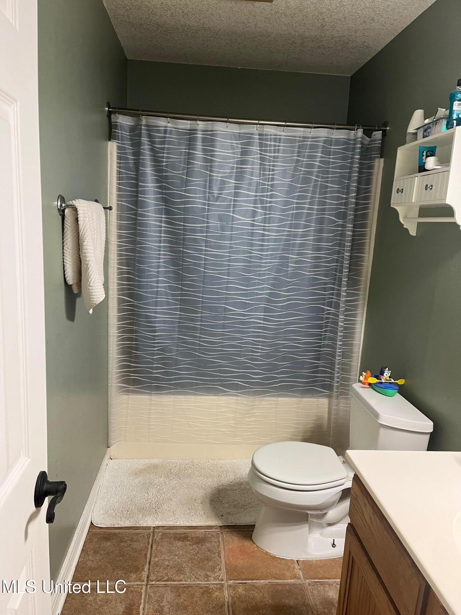 3603 Miles Lane Ocean Springs, MS 39564 - Photo 9 of 15 3603MILES-BATH2