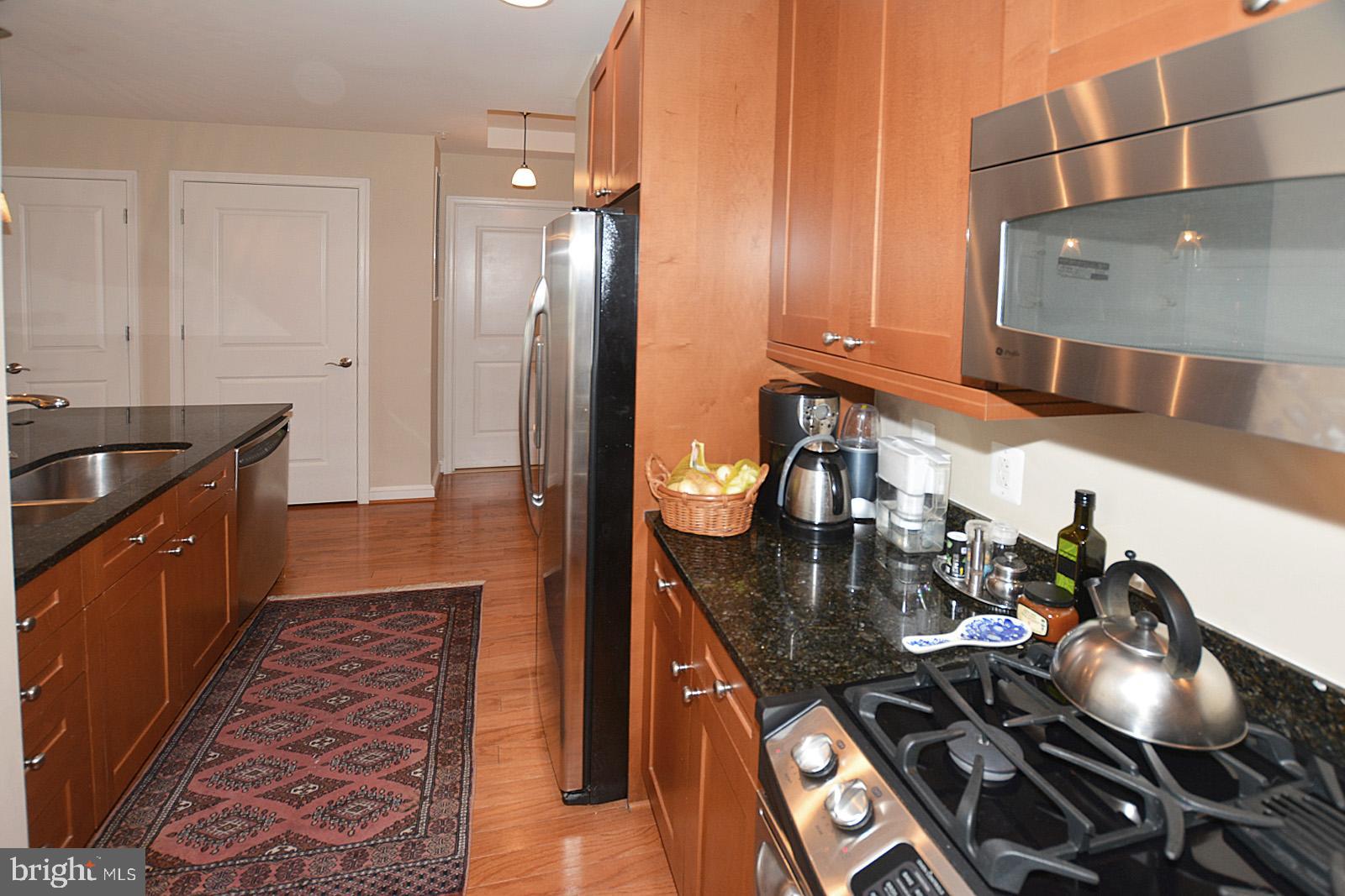 11990 Market Street, Unit 1614 Reston, VA 20190 - Photo 11 of 38 KITCHEN