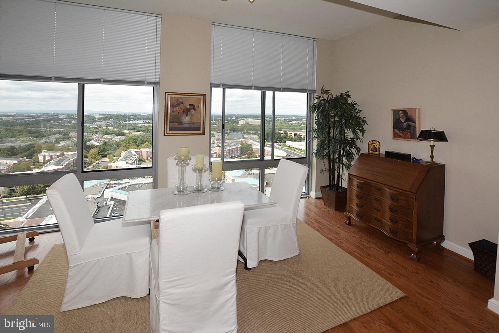 11990 Market Street, Unit 1614 Reston, VA 20190 - Photo 16 of 38 SUNROOM/DINING ROOM