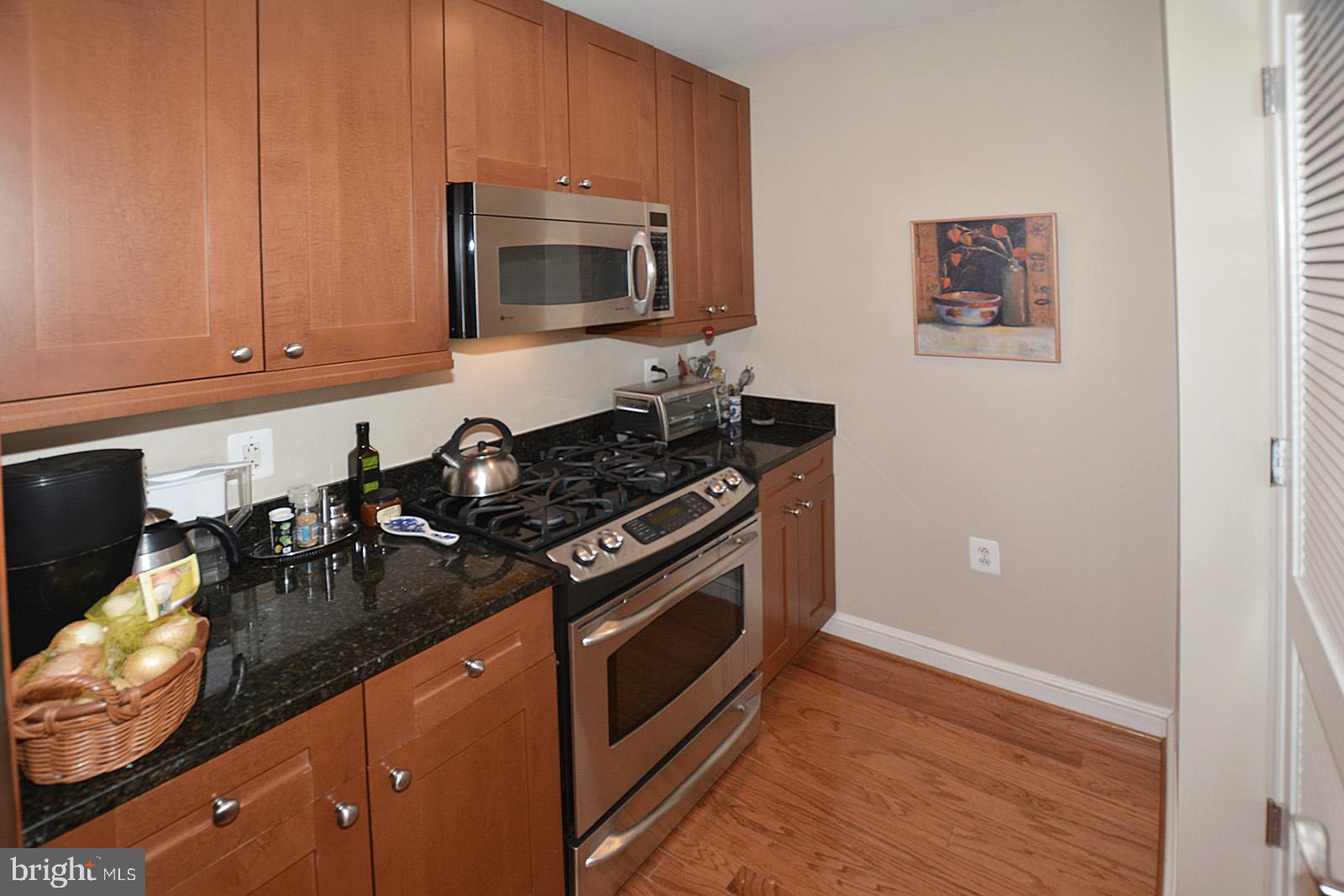 11990 Market Street, Unit 1614 Reston, VA 20190 - Photo 10 of 38 KITCHEN WITH STAINLESS STEEL APPLIANCES