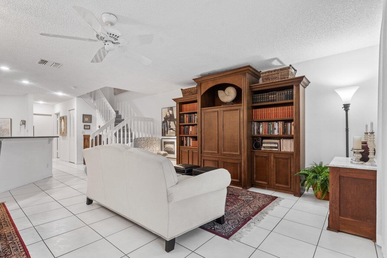 6215 Old Court Road, Unit 502 Boca Raton, FL 33433 - Photo 13 of 44 Living Area