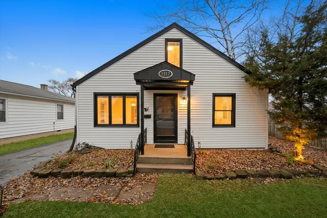 $305,000 | 1317 Waverly Place, Joliet, IL 60435