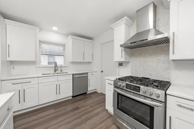 $305,000 | 1317 Waverly Place, Joliet, IL 60435