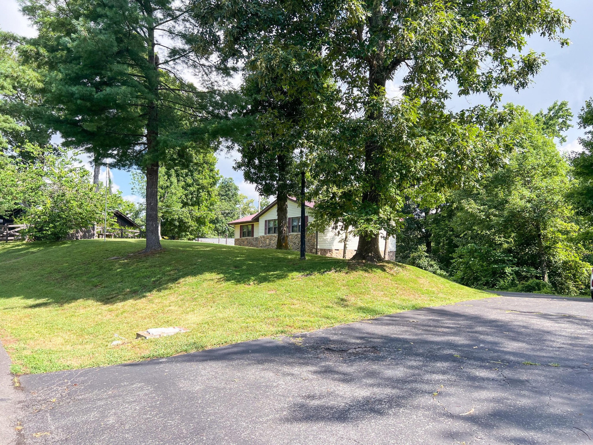 1809 Ridgecrest Drive Dandridge, TN 37725 - Photo 12 of 32 Gallery Image 12
