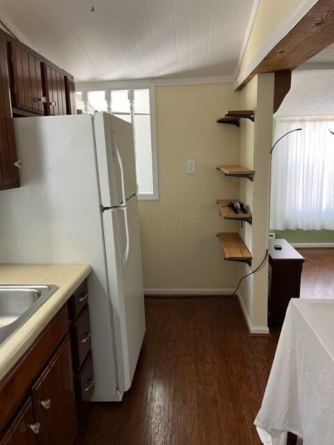 271 10th Street Lancaster, OH 43130 - Photo 4 of 18 Kitchen