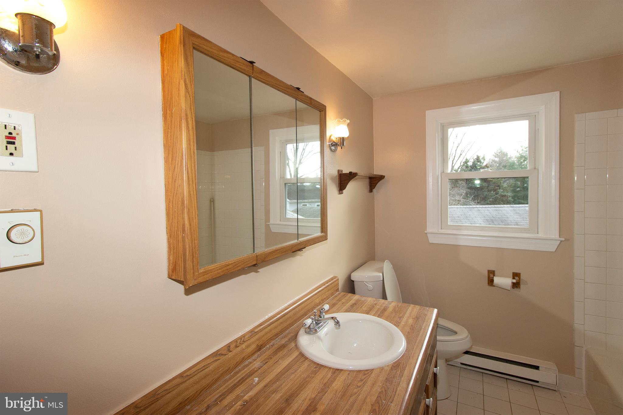 95 Greene Road Warminster, PA 18974 - Photo 12 of 14 Upper Level Hall Bath