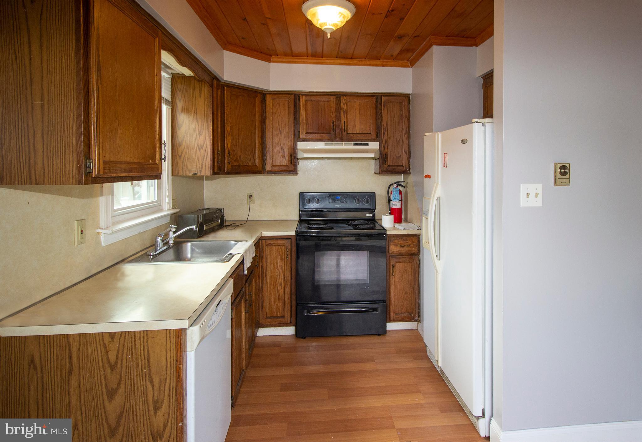 95 Greene Road Warminster, PA 18974 - Photo 4 of 14 Kitchen