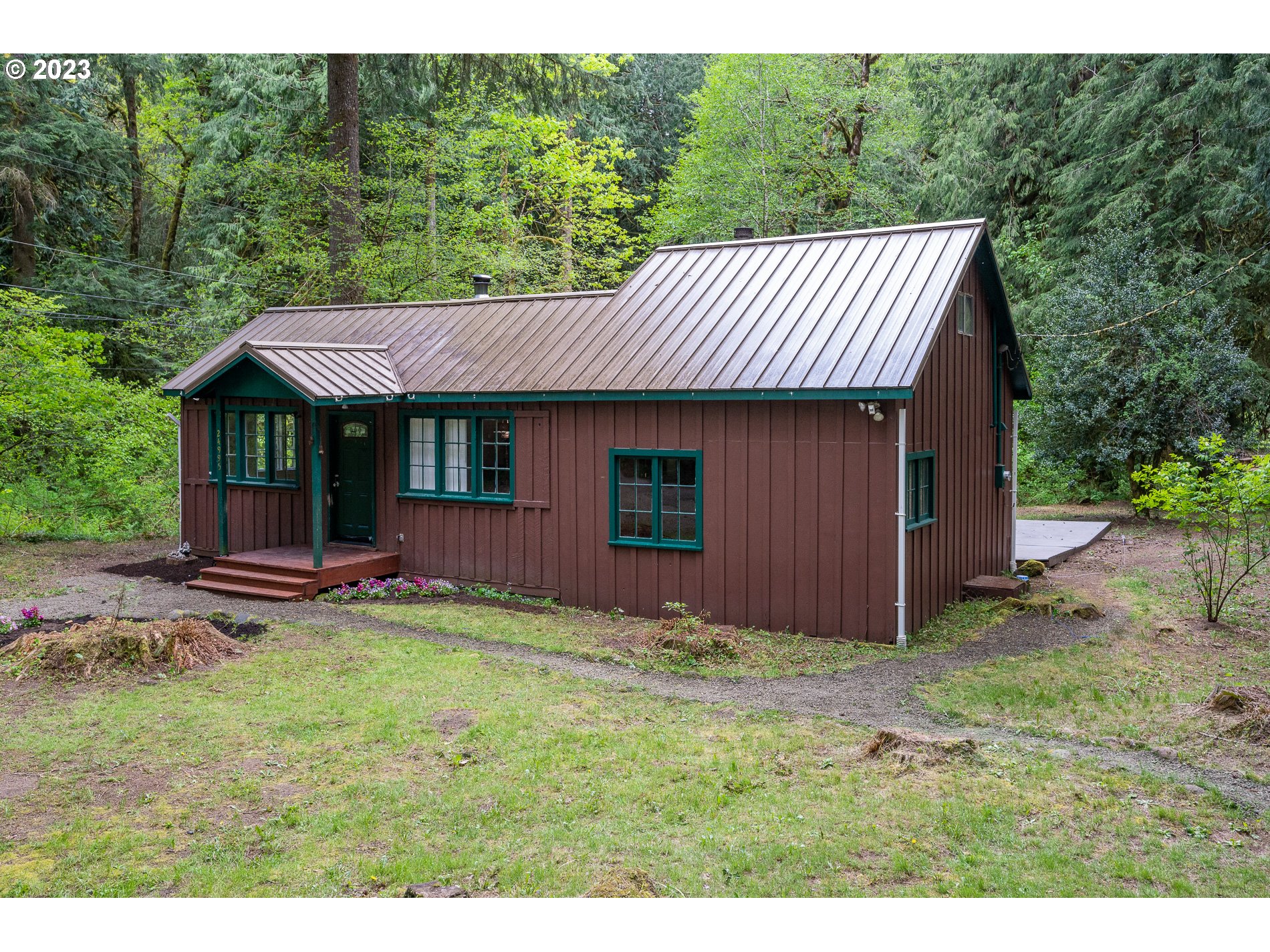24995 East Old Smokey Road Rhododendron, OR 97049 - Photo 2 of 39 a backyard of a house with table and chairs