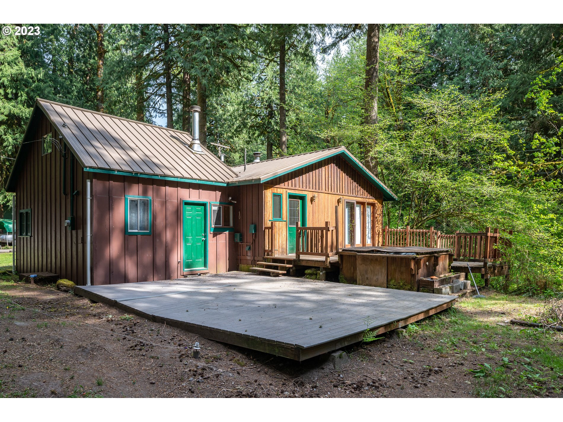 24995 East Old Smokey Road Rhododendron, OR 97049 - Photo 27 of 39 a backyard of a house with table and chairs