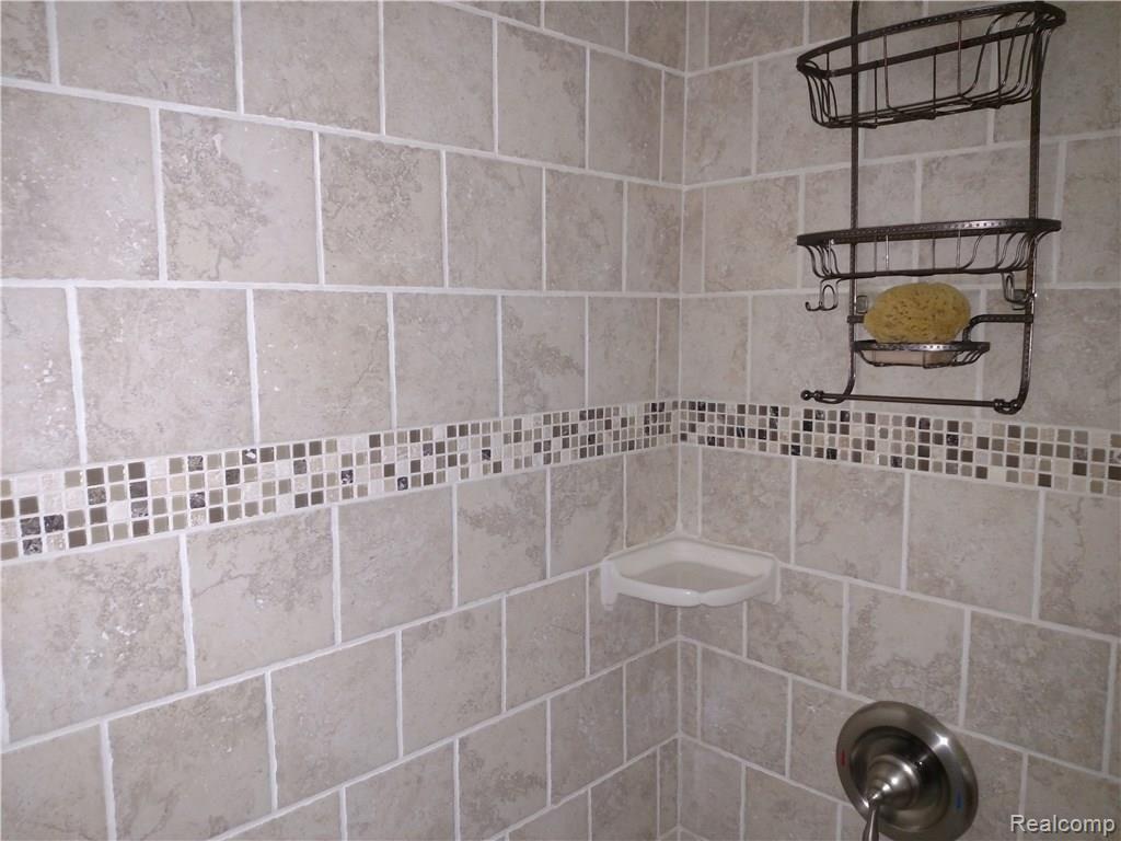 358 Arlington Drive Rochester Hills, MI 48307 - Photo 15 of 20