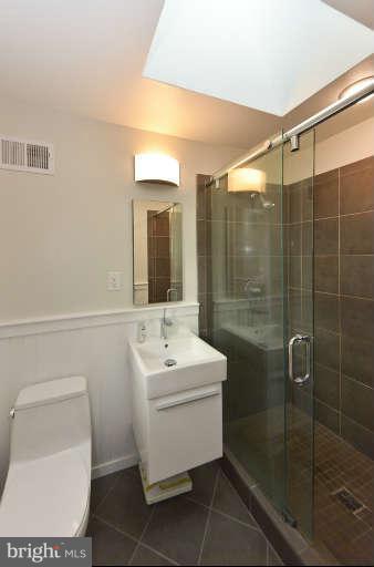 3751 30th Road North Arlington, VA 22207 - Photo 17 of 30 Bath (Master)
