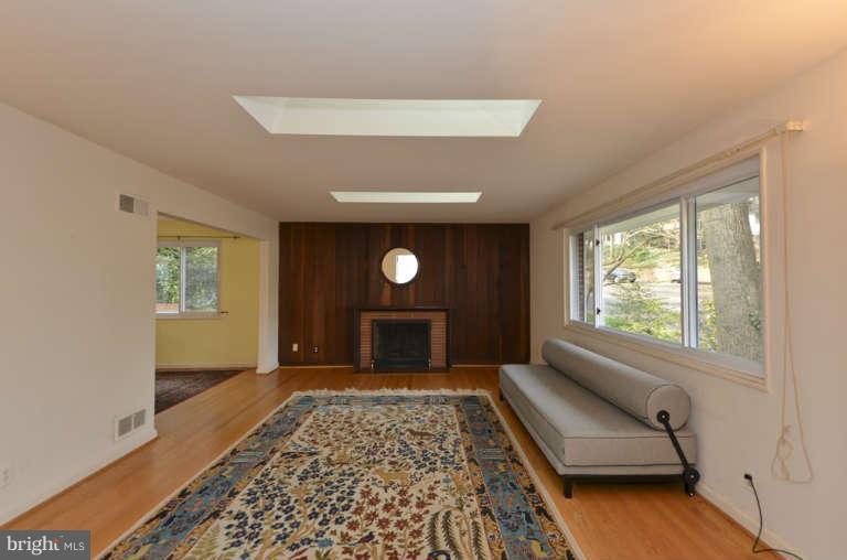 3751 30th Road North Arlington, VA 22207 - Photo 4 of 30 Living Room