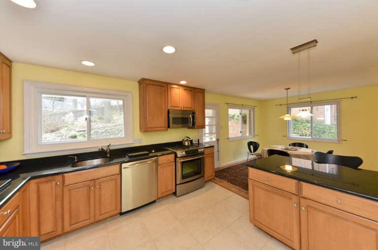 3751 30th Road North Arlington, VA 22207 - Photo 6 of 30 Kitchen