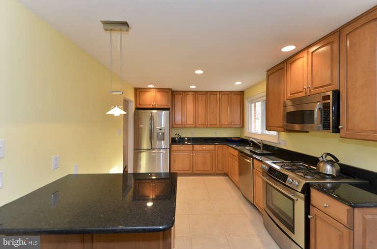 3751 30th Road North Arlington, VA 22207 - Photo 7 of 30 Kitchen