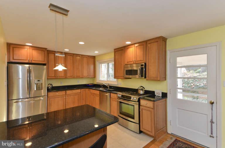3751 30th Road North Arlington, VA 22207 - Photo 8 of 30 Kitchen