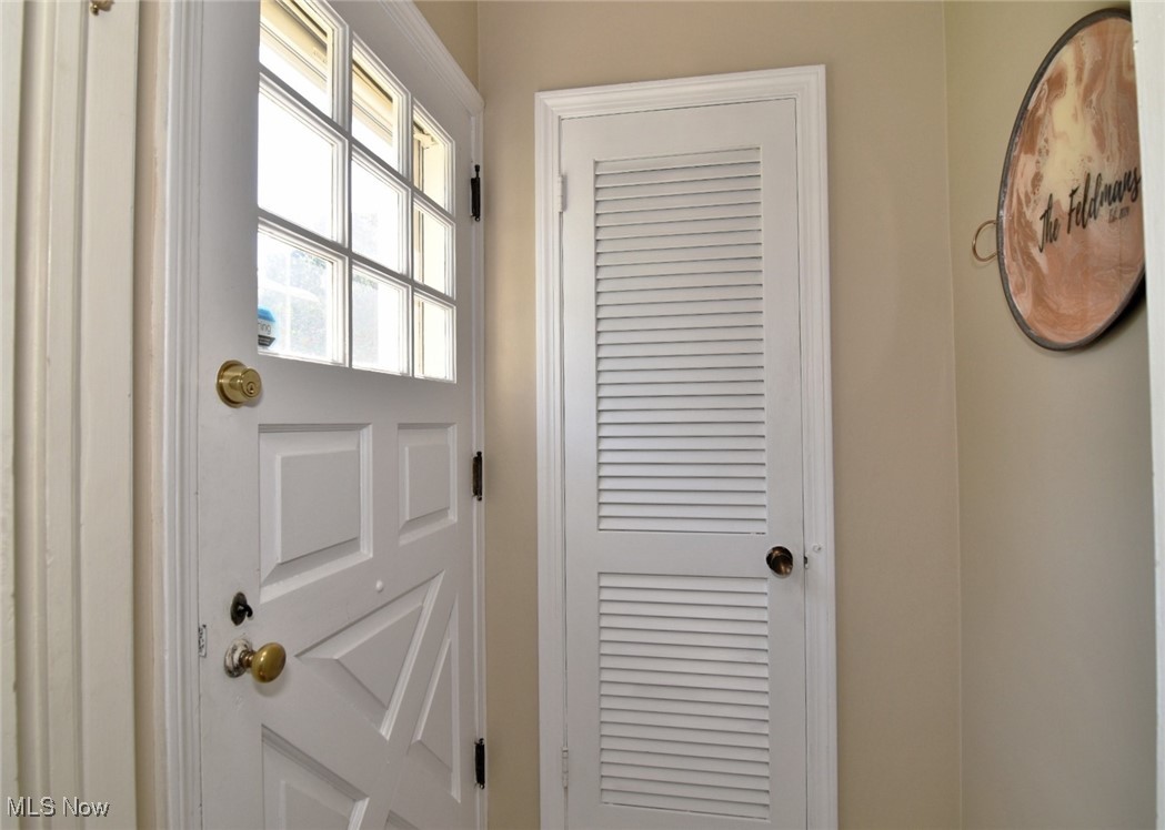 2464 Saybrook Road Cleveland, OH 44118 - Photo 2 of 40