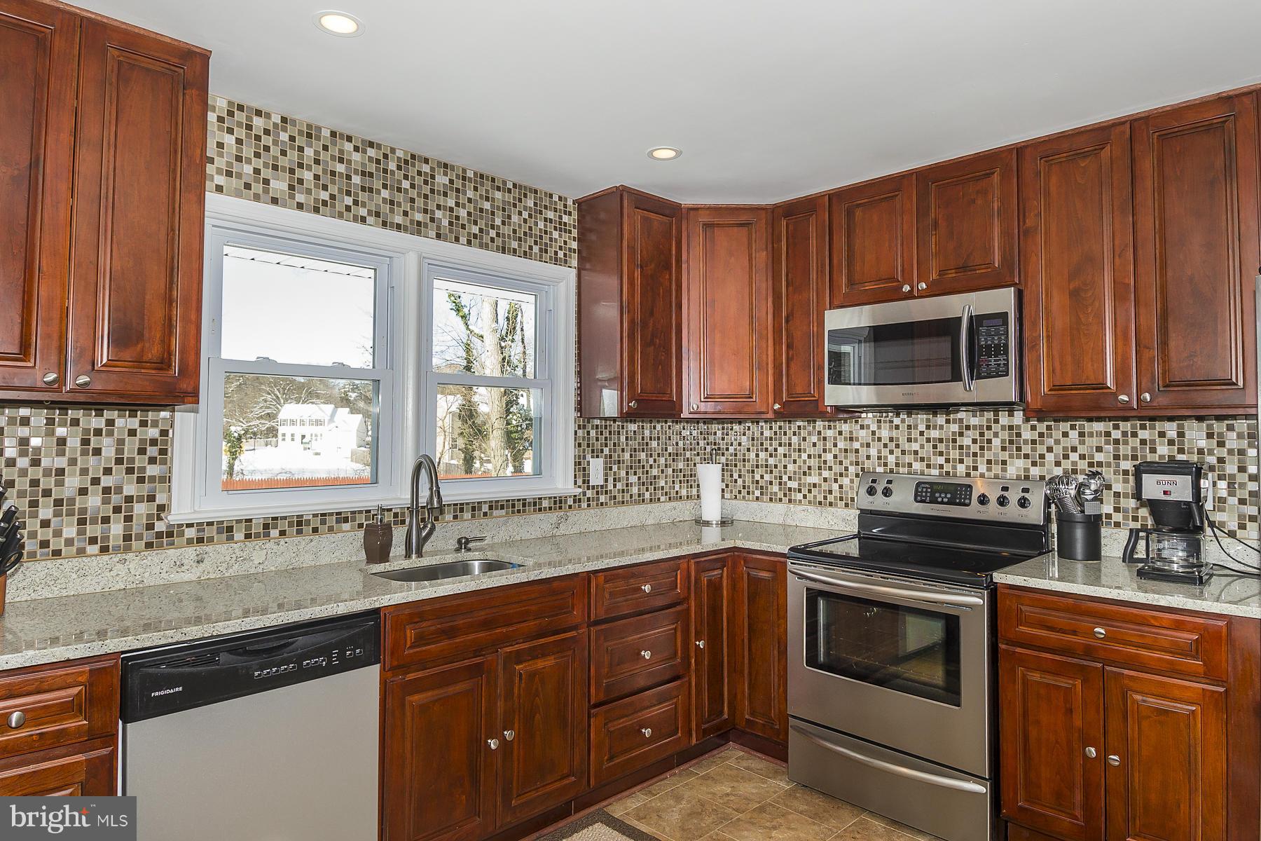12 Holly Road Pasadena, MD 21122 - Photo 17 of 30 Kitchen