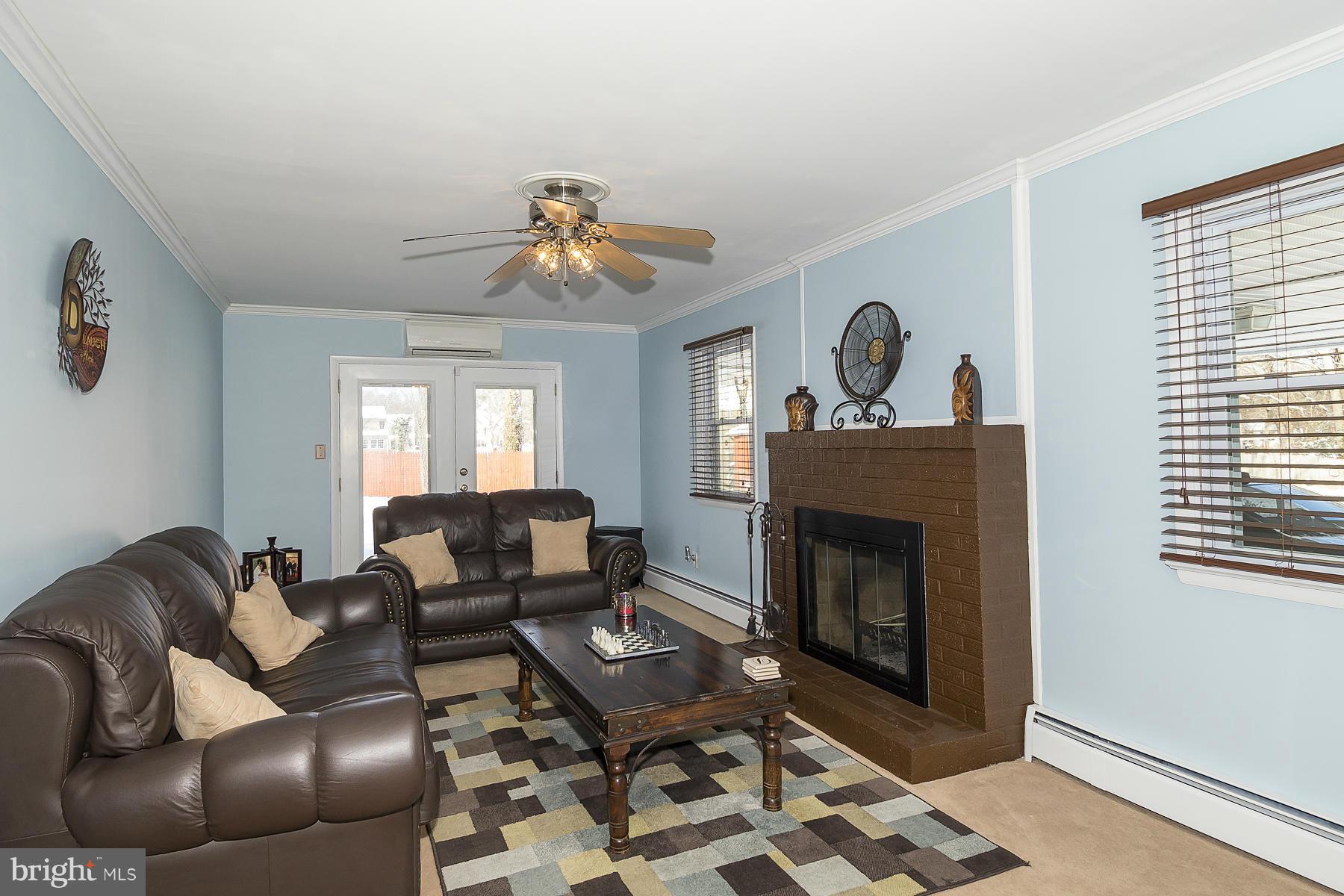 12 Holly Road Pasadena, MD 21122 - Photo 9 of 30 Family Room