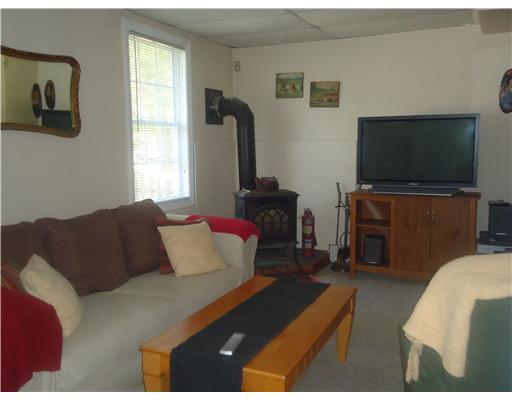 17 Betony Road Narragansett, RI 02874 - Photo 8 of 13 Den/Family/Great Room.