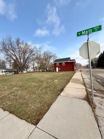 $105,000 | 10 East Gruenwald Avenue, Oshkosh, WI 54901