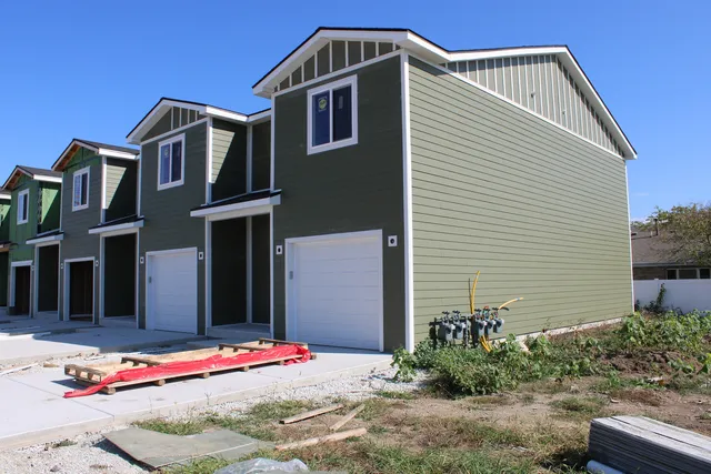 $2,000 | 107 East Division Street, Unit 107, Manteno, IL 60950