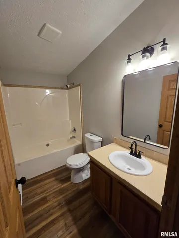 $150,000 | 740 Broadway Street, Hamilton, IL 62341