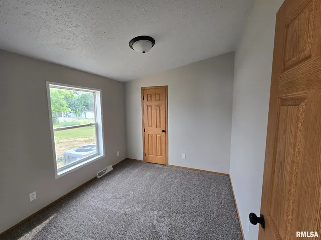 $150,000 | 740 Broadway Street, Hamilton, IL 62341