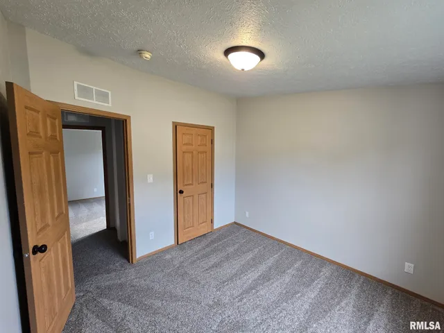 $150,000 | 740 Broadway Street, Hamilton, IL 62341