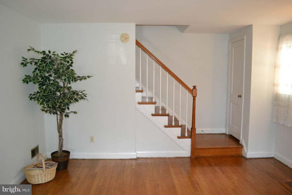 8325 Pleasant Plains Road Baltimore, MD 21286 - Photo 2 of 21 Living Room